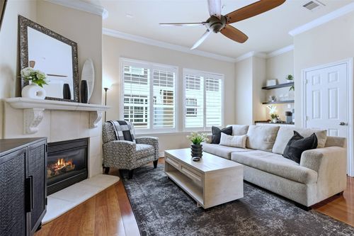 e-4058 Buena Vista St, Dallas, TX, 75204-1701 | Card Image