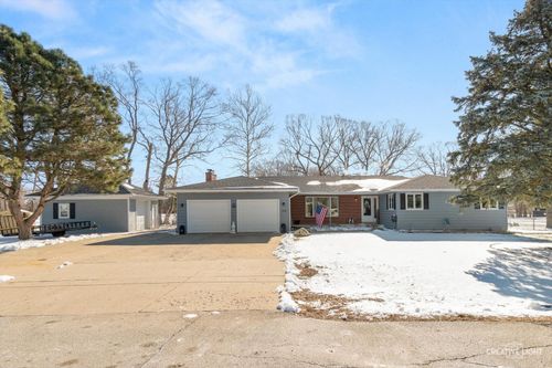 128 Edgebrook Dr, Sandwich, IL, 60548-1467 | Card Image