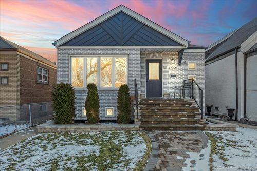 7205 S Hamlin Ave, Chicago, IL, 60629-4322 | Card Image
