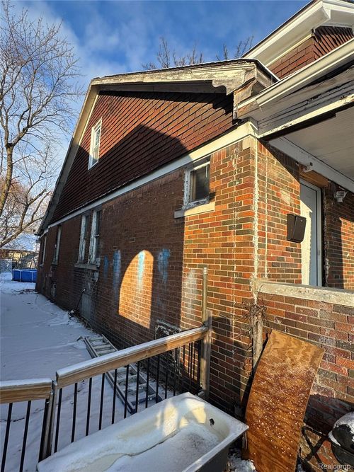 18709 Fairport St, Detroit, MI, 48205-2634 | Card Image