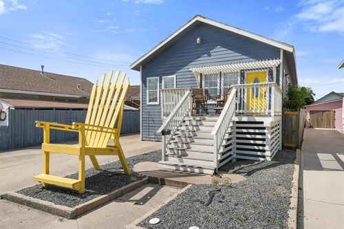 3024 Avenue R 1/2, Galveston, TX, 77550-7646 | Card Image