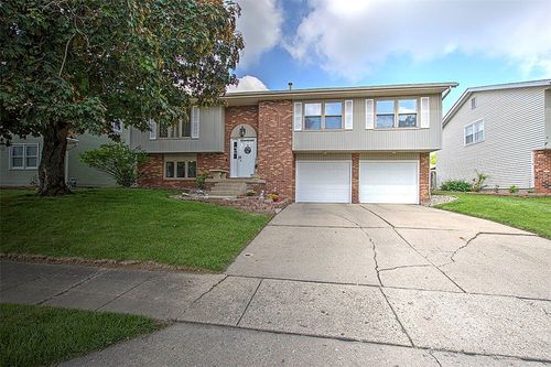 1051 Veech Ln, Decatur, IL, 62521-4256 | Card Image