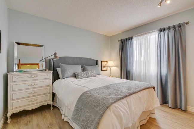 99 Hampshire Close Nw, Home with 4 bedrooms, 3 bathrooms and 4 parking in Calgary AB | Image 24