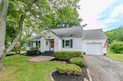7987 Euclid Chardon Rd, Kirtland, OH, 44094-9526 | Card Image