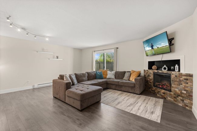 11 - 26970 32 Ave, Townhouse with 3 bedrooms, 2 bathrooms and 2 parking in Aldergrove BC | Image 7