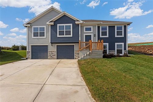 607 Foxglove Ln, Raymore, MO, 64083-5502 | Card Image