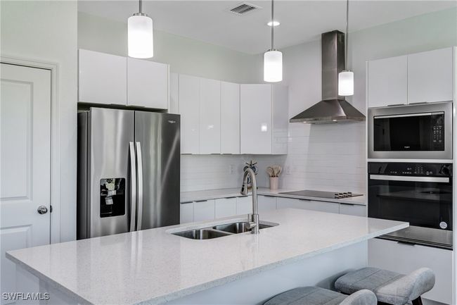 8006 Buttercup Cir, House other with 3 bedrooms, 3 bathrooms and null parking in LABELLE FL | Image 7