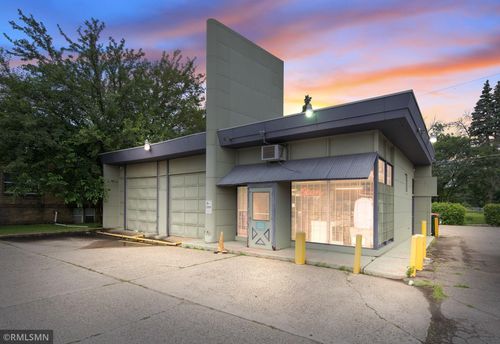 649 Snelling Ave N, Saint Paul, MN, 55104-1833 | Card Image