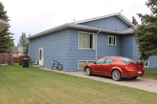 719 B Rosewood Avenue, Picture Butte, AB, T0K1V0 | Card Image