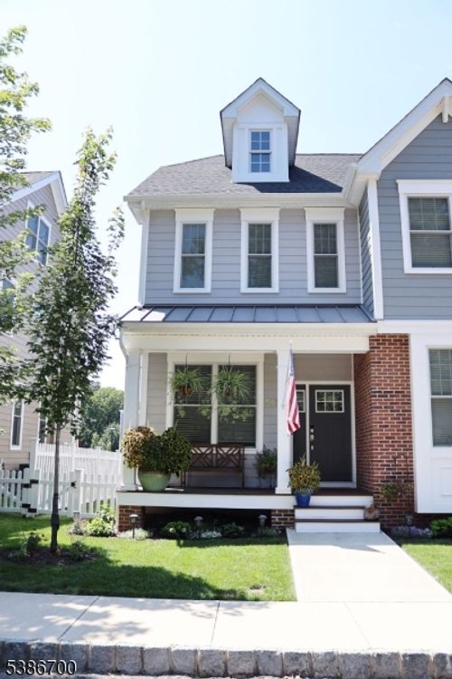 823 Harrison St, Frenchtown, NJ, 08825-1122 | Card Image