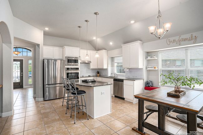 420 Bee Caves Cv, House other with 5 bedrooms, 3 bathrooms and null parking in Cibolo TX | Image 6