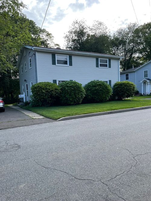 19 Bloomfield Dr, Fairfield, CT, 06825-3713 | Card Image