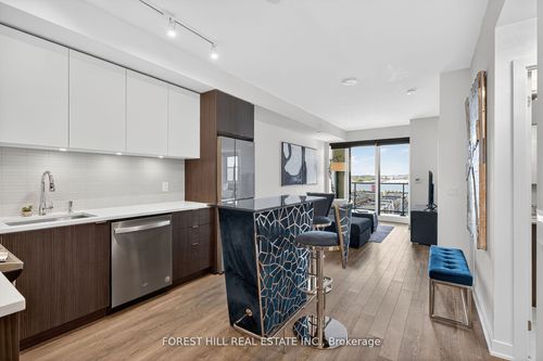 831-100 Eagle Rock Way, Maple, ON, L6A5B9 | Card Image