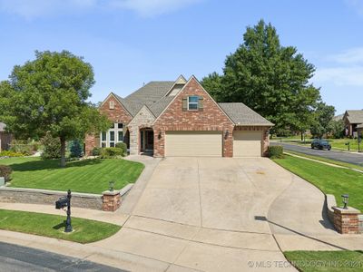 Full brick on corner lot. | Image 1