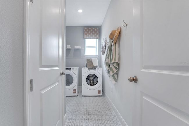 987 Fiesta Key Cir, House other with 2 bedrooms, 2 bathrooms and null parking in LADY LAKE FL | Image 39