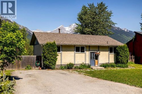 69 Ridgemont Dr, Fernie, BC, V0B1M2 | Card Image