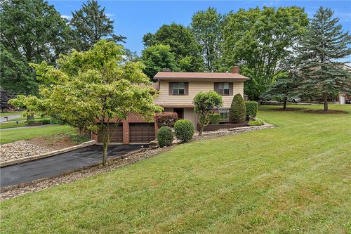 900 Tottenham Dr, Coraopolis, PA, 15108-2824 | Card Image