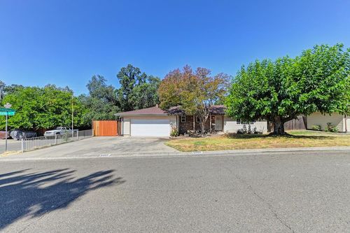5801 Southgrove Dr, Citrus Heights, CA, 95610-6530 | Card Image