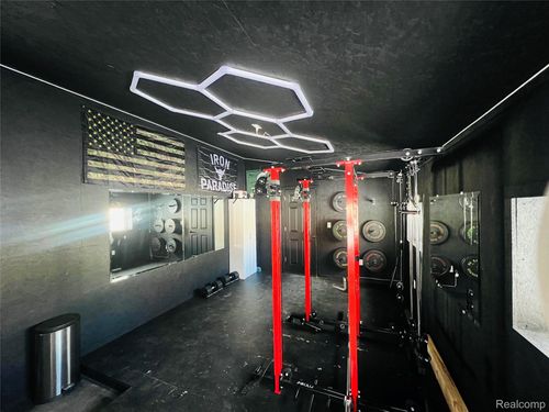 201 Seminole St, Holly, MI, 48442-1377 | Card Image