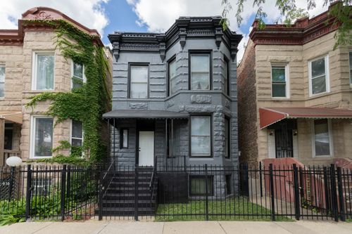 3902 W Fillmore St, Chicago, IL, 60624-4205 | Card Image