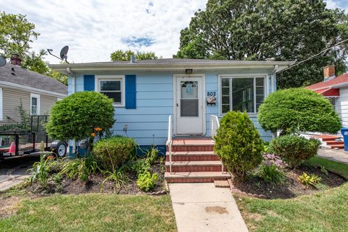 802 Pine St, Waukegan, IL, 60085-2856 | Card Image