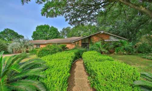 8215 Glencrest St, Houston, TX, 77061-1328 | Card Image