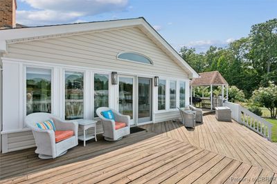 Large Rear Deck for Entertaining | Image 2