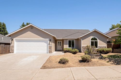 624 Sheffield Dr, Eagle Point, OR, 97524-4613 | Card Image