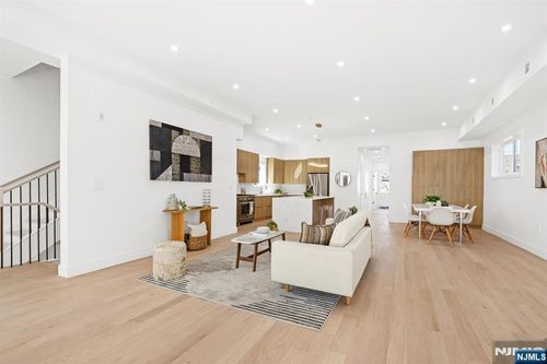 312 11th St, Union City, NJ, 07087-4202 | Card Image