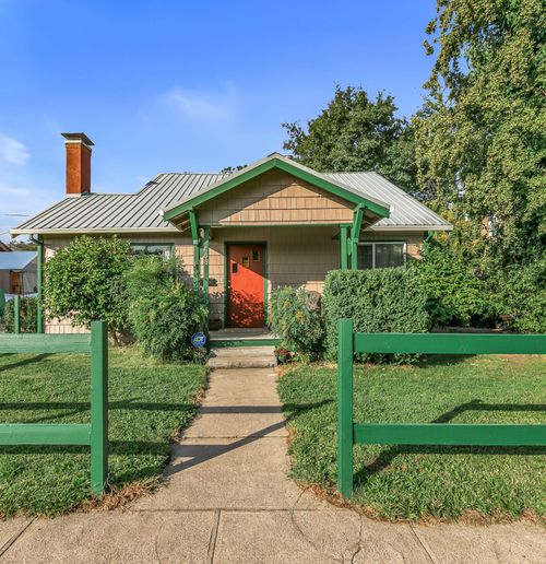 608 Ivy St, Medford, OR, 97501-3517 | Card Image