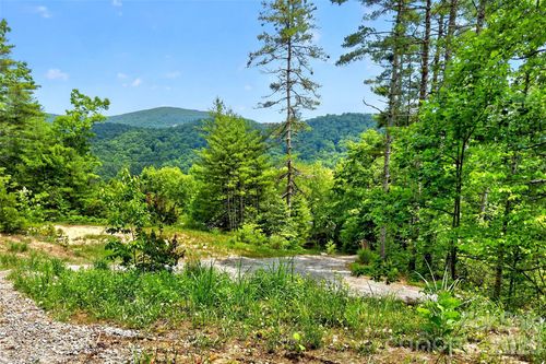 259 East Lester Lane, Hendersonville, NC, 28739 | Card Image