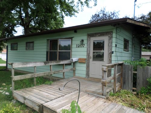 1207 Oregon St, Waterloo, IA, 50702-3540 | Card Image