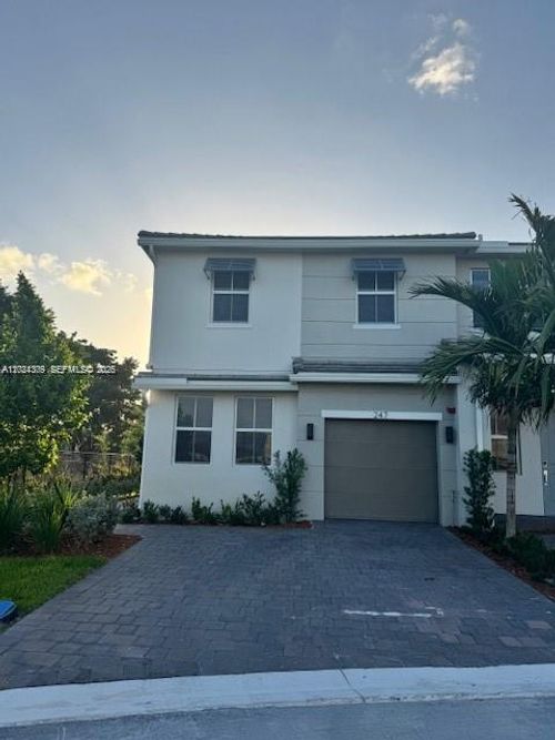 247 Sw 169th Ln, Pembroke Pines, FL, 33027-1177 | Card Image