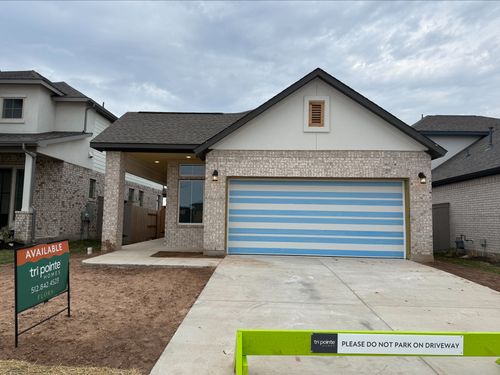 204 Bloomington Loop, Hutto, TX, 78634-2796 | Card Image