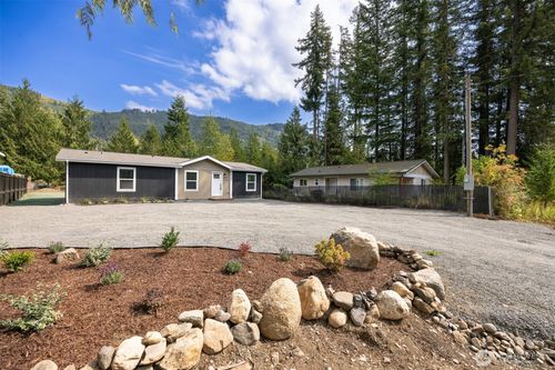 8381 Golden Valley Blvd, Maple Falls, WA, 98266-8271 | Card Image