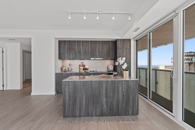 3305 - 15 Queens Quay E, Condo with 3 bedrooms, 2 bathrooms and 1 parking in Toronto ON | Image 16