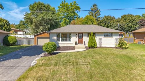 9 Phillip St, Saint George, ON, N0E1N0 | Card Image