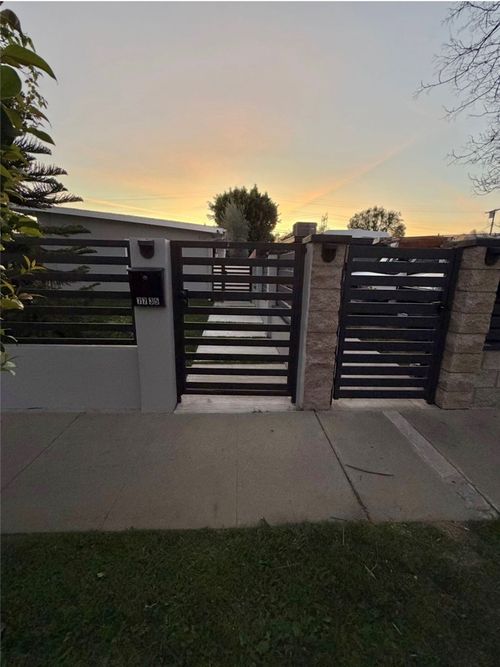 7735 Rhea Ave, Reseda, CA, 91335-1823 | Card Image
