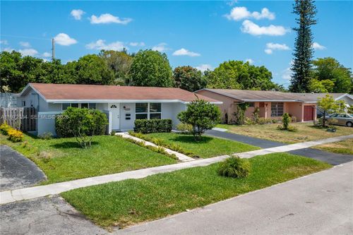 a-2620 Nw 83rd Ave, Sunrise, FL, 33322-2924 | Card Image