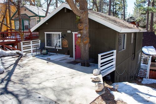 33067 Robin Ln, Running Springs, CA, 92382-7514 | Card Image