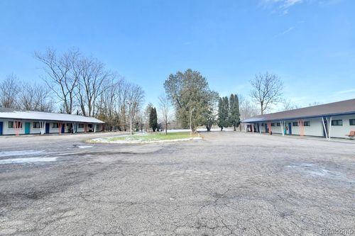 18732 Dix Toledo Hwy, Brownstown, MI, 48193-8409 | Card Image