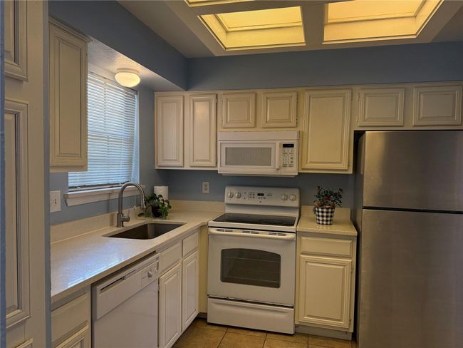 APT-229 - 3120 Devonshire Dr, Condo with 2 bedrooms, 2 bathrooms and null parking in Plano TX | Image 4
