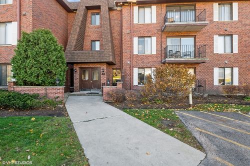 apt-301-100 Clubhouse Ln, Lake Zurich, IL, 60047-2110 | Card Image