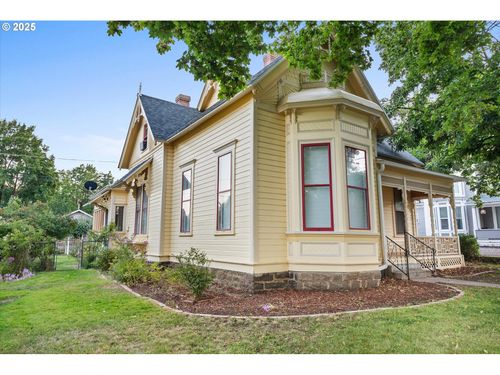 806 Main Ave, La Grande, OR, 97850-2231 | Card Image