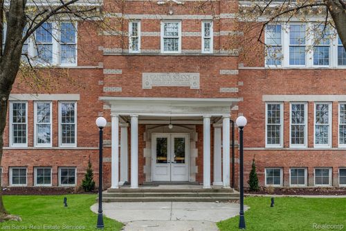389 Saint Clair #101 Avenue, Grosse Pointe, MI, 48230 | Card Image