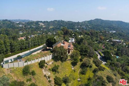 3025 Benedict Canyon Dr, Beverly Hills, CA, 90210-1030 | Card Image
