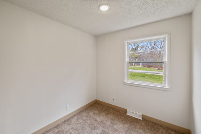 900 Circle Dr, Home with 3 bedrooms, 1 bathrooms and null parking in Carlisle IA | Image 9