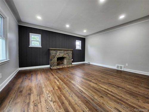 550 E Mapledale Ave, Hazel Park, MI, 48030-1205 | Card Image