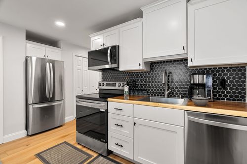 4-555 Calef Road, Manchester, NH, 03103 | Card Image