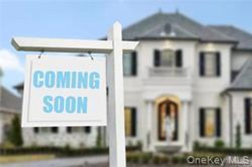 21 Wesleyan Rd, Commack, NY, 11725-2518 | Card Image